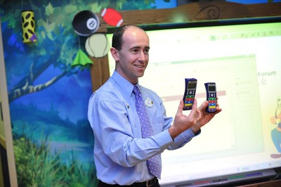 圖2：迪士尼英語區域英語培訓師培訓經理劉安筑先生解析英語學習的核心技能并與聽眾有趣互動