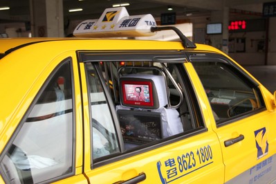 廣駿集團的出租車將會安裝觸動傳媒最新的第4.1代互動熒屏，相比前幾代熒屏，觸感更靈敏，系統反應更快