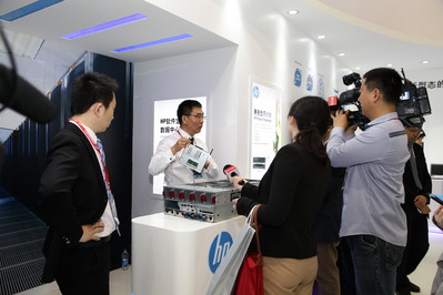 惠普“IT新型態”移動化展區展示為用戶提供的全方位移動支持，包括移動辦公、移動打印和移動執法等，助力各類機構提升工作效率